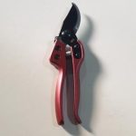 Секатор М58 бордовая ручка